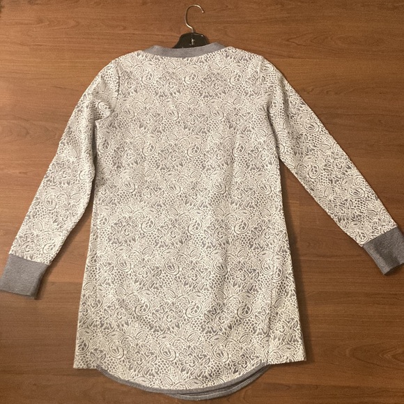 New dress BCBG soft grey and white never wear and completly new. - Picture 3 of 3